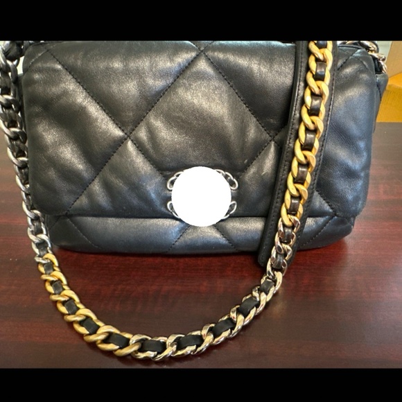 Pre Loved Chanel - Picture 1 of 6